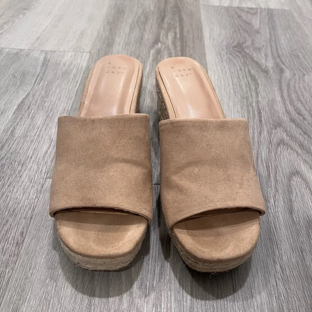 Casual Tan Platform Slide Sandals - Picture 4 of 5